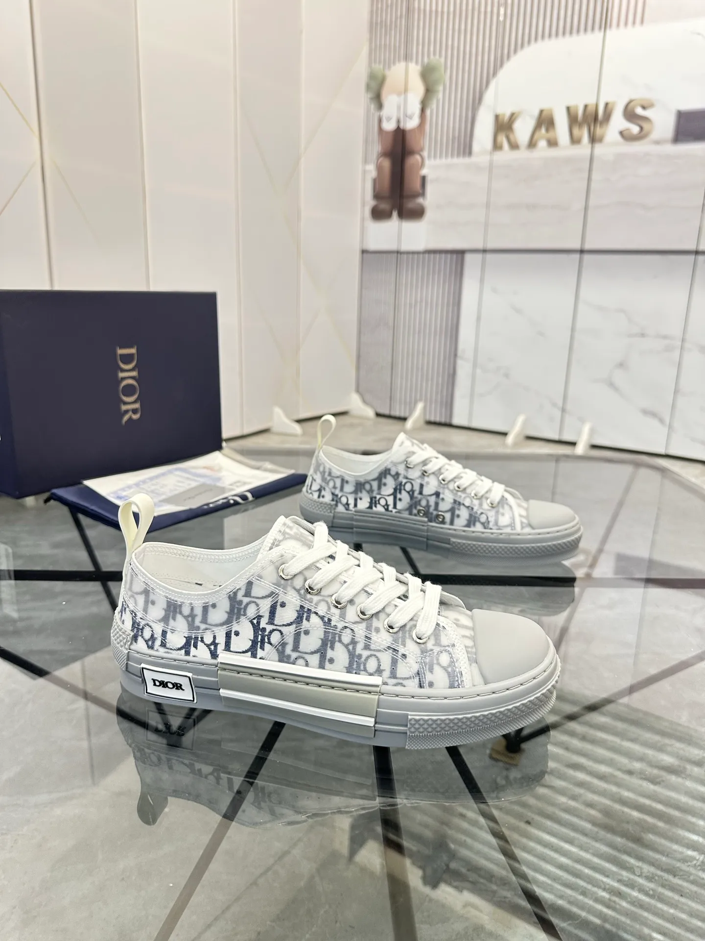 Selling men's shoes 💰: 💰P400¥ Product trademark: Dio* "Dior*" low-top casual shoes Regular size: 36-45 (can be customized to 46) Couple style B23 Product materials: Upper imported original fabric, breathable lining, original outsole. No.: 007